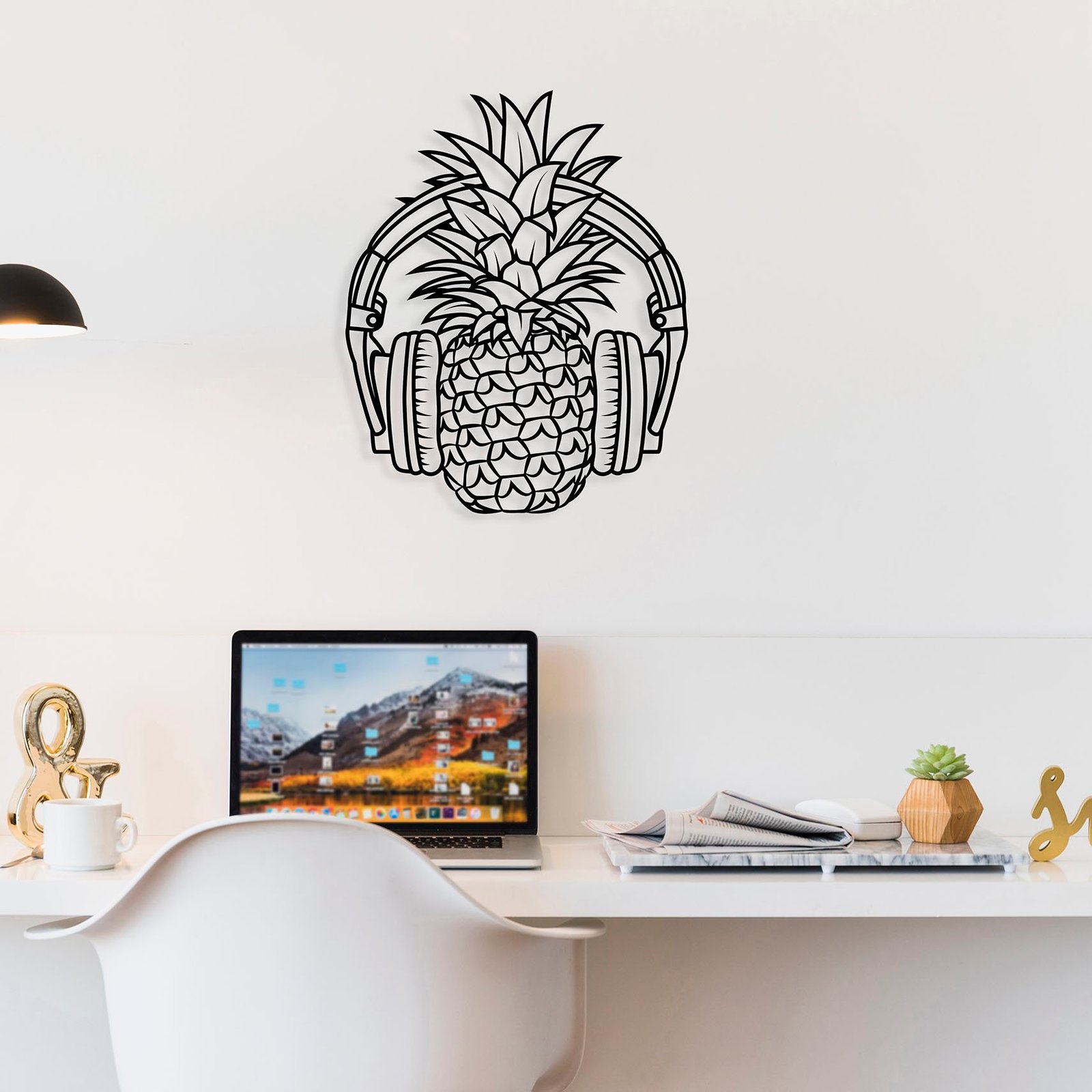 Pineapple with Headphones_2