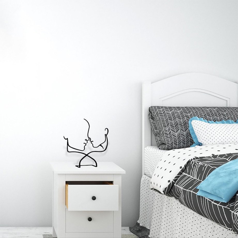 Couple in Love Stand_4